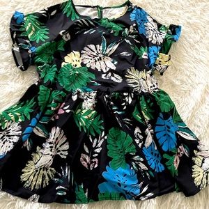 Shein Curve OXL Ruffle Short Sleeve Top